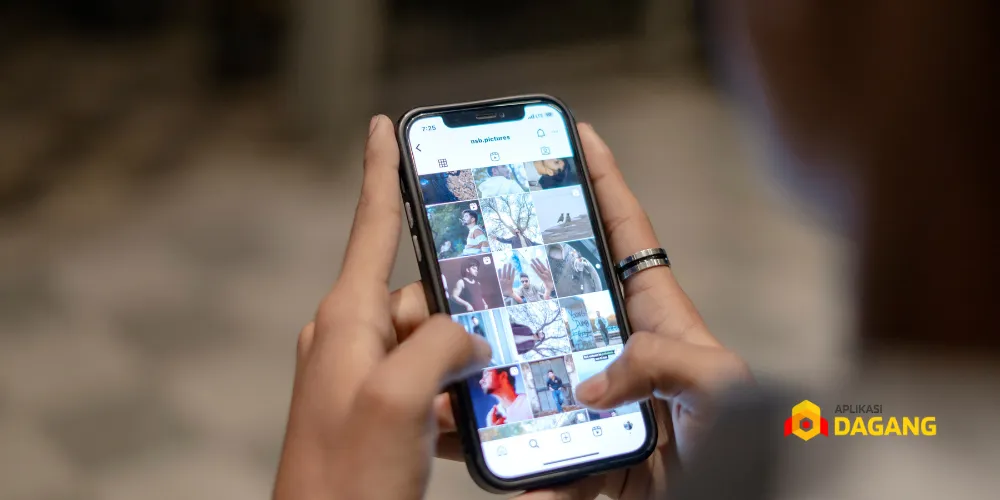 Contoh konten media sosial yang membangun interaksi dan kepercayaan.