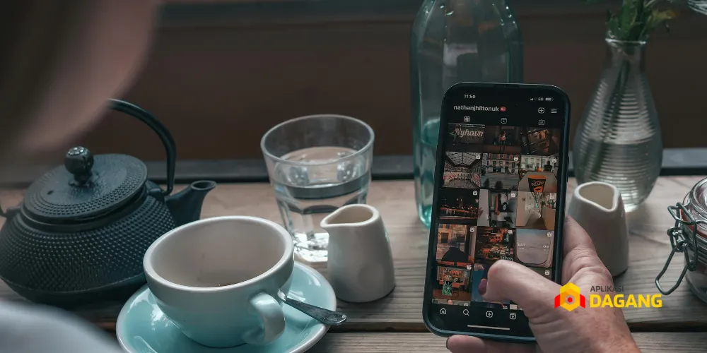 Tampilan feed Instagram bisnis dengan konsistensi branding