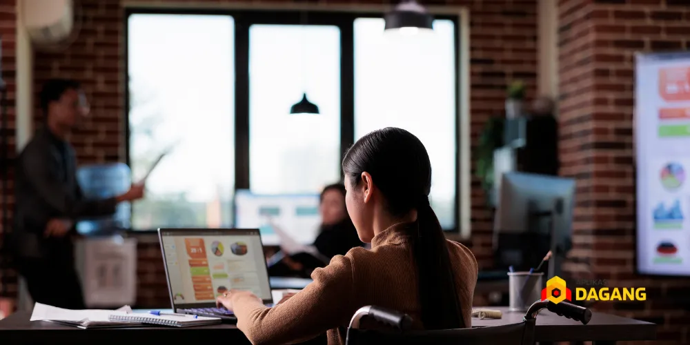 Pemilik bisnis di Bandung membuat strategi CTA untuk website