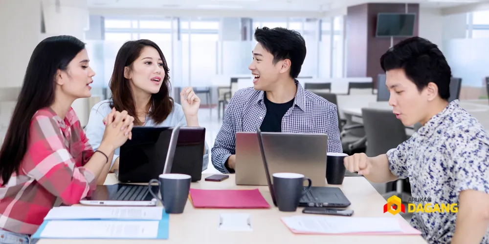 Tim Aplikasi Dagang membantu UMKM bertransformasi digital dengan solusi website dan marketing modern.