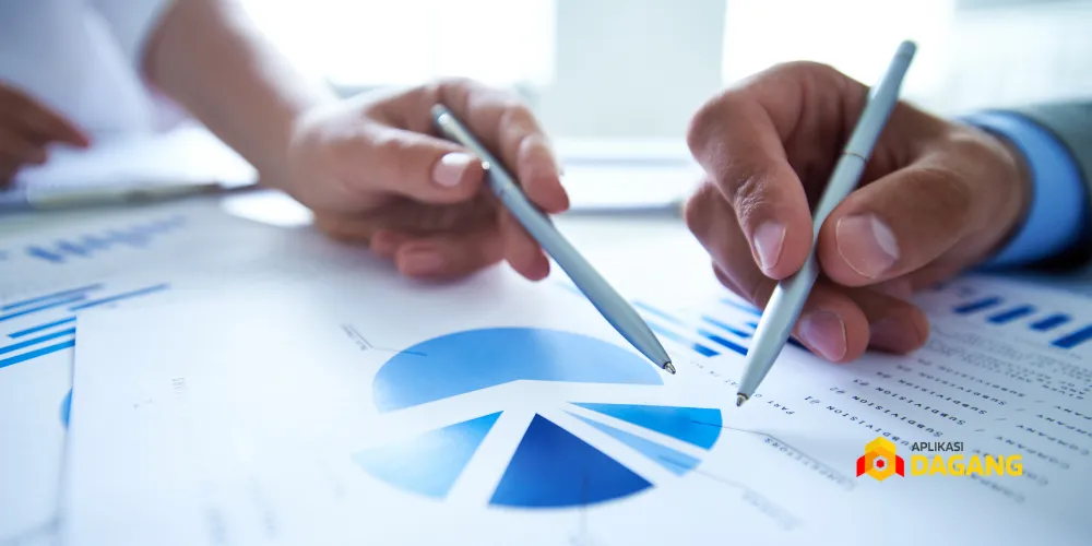 infografis riset target market pemilik brand baru usia 25–45 tahun
