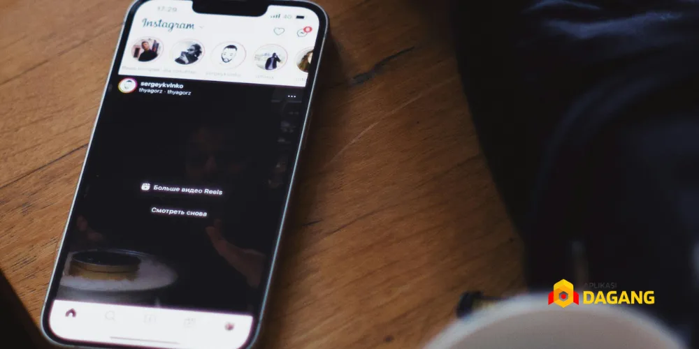 contoh iklan berbayar produk fashion di Instagram.