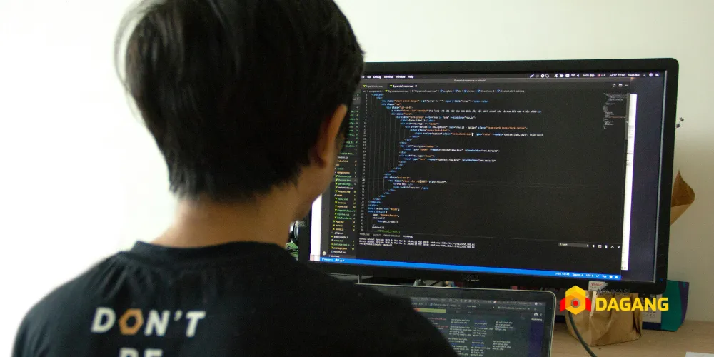 Tim Aplikasi Dagang melakukan perawatan rutin aplikasi e-commerce klien
