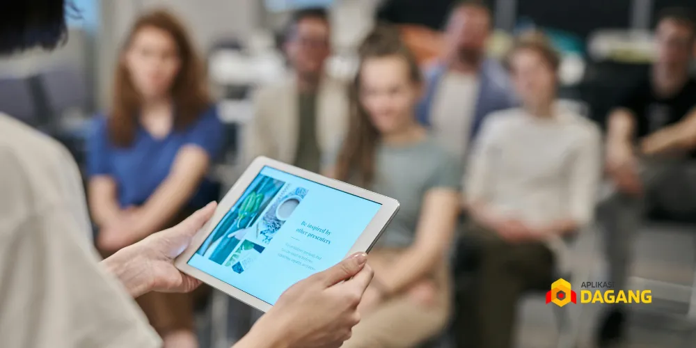 Pelatihan penggunaan aplikasi digital bagi UMKM di Yogyakarta