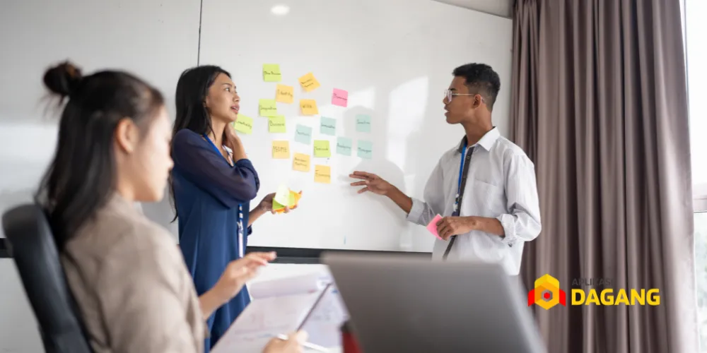 Tim digital marketing Aplikasi Dagang Bandung mengelola promosi Software ERP Bandung untuk klien bisnis lokal.