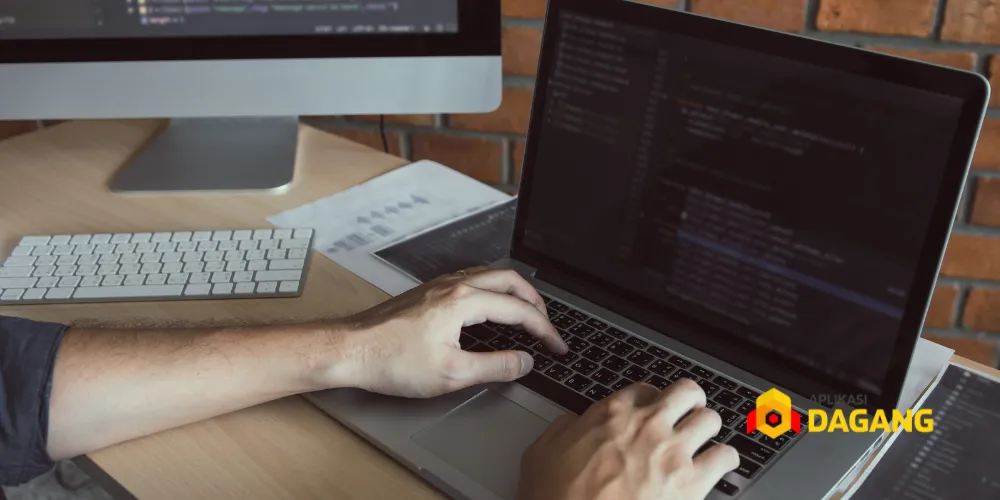tim developer aplikasi web custom bandung sedang bekerja di kantor agency