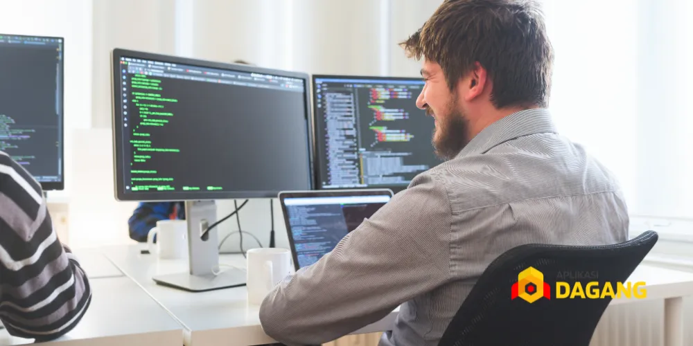 Pengembang Aplikasi Dagang menguji software CRM custom berbasis web