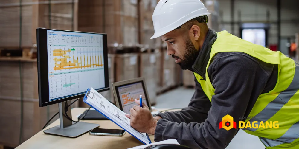 Ilustrasi proses pengelolaan stok di pabrik manufaktur