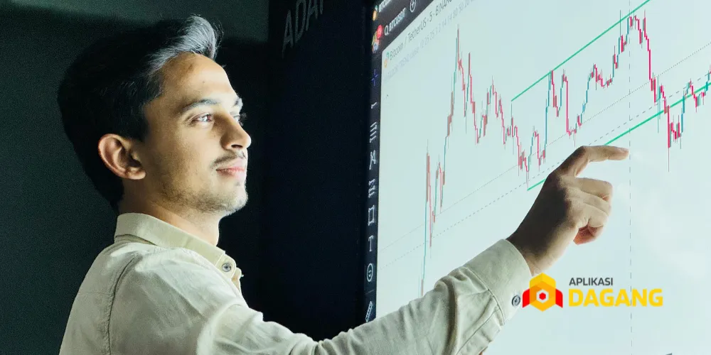 Tim Aplikasi Dagang menjalankan kampanye digital marketing untuk UMKM Surabaya